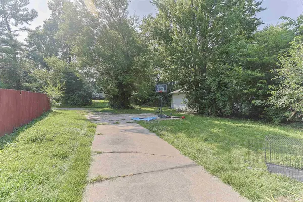 1733 Caroline ST, South Bend, IN 46613-3448