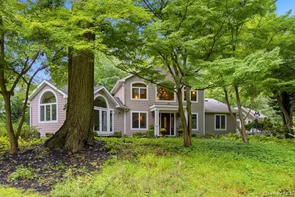 29 Farm RD, Head Of The Harbor, NY 11780