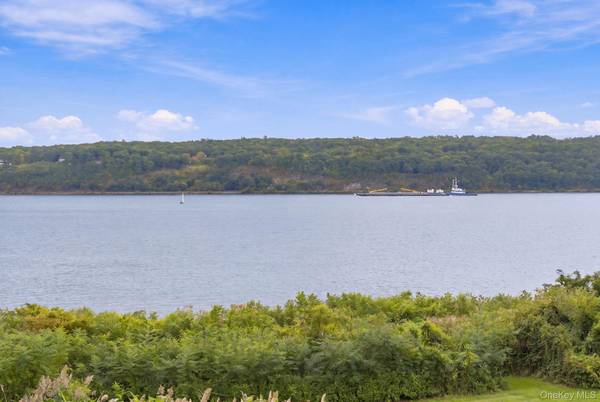 137 Riverview, Port Ewen, NY 12466