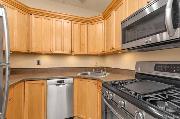 55 Grand AVE #2A, Rockville Centre, NY 11570