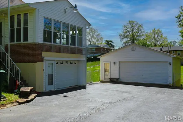 10022 Elise DR, Lakeshire, MO 63123