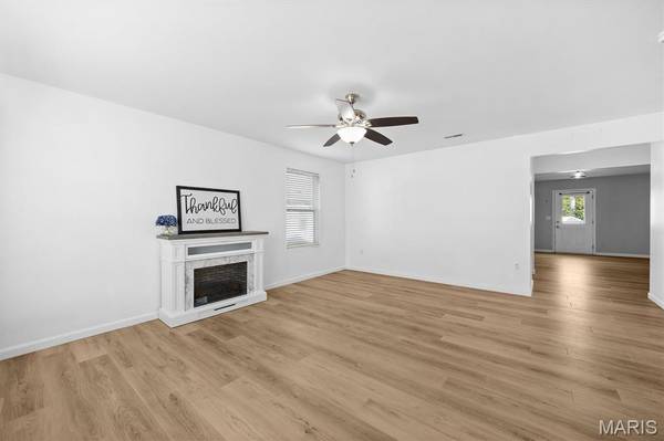 455 Falling Leaf WAY, Mascoutah, IL 62258
