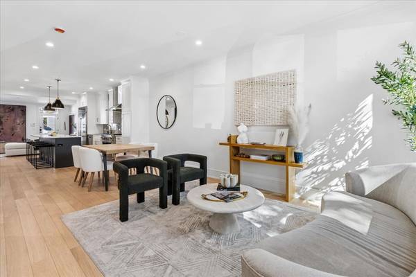 2220 W Fletcher ST, Chicago, IL 60618