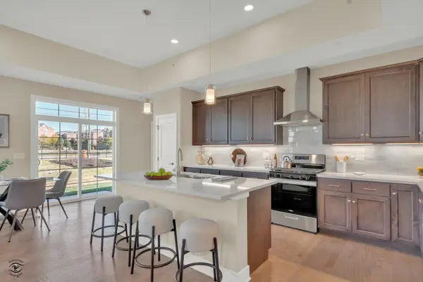 8026 Bradley DR, Tinley Park, IL 60487