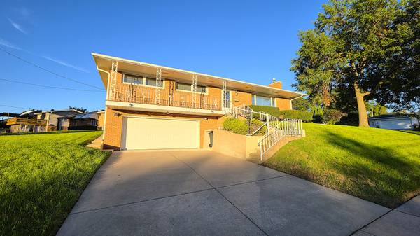 2214 W Hayes ST, Davenport, IA 52804