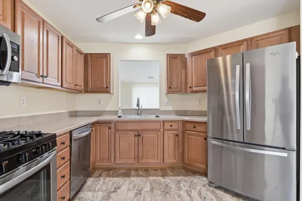398 Golden Oak DR, Crown Point, IN 46307