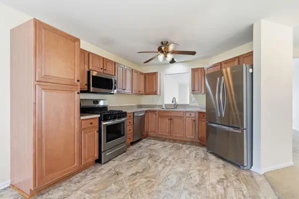 398 Golden Oak DR, Crown Point, IN 46307