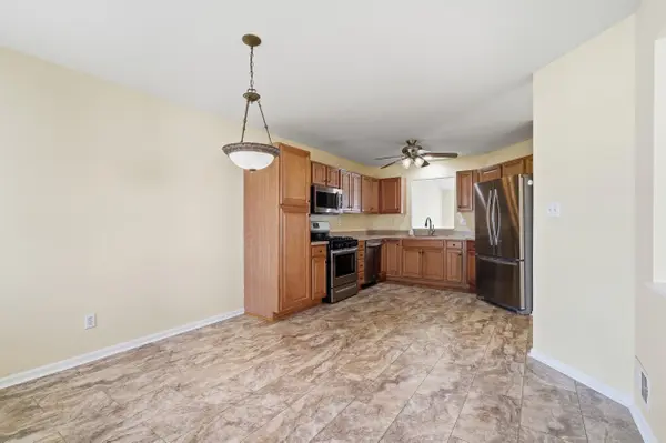 398 Golden Oak DR, Crown Point, IN 46307