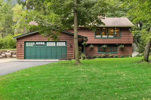 16609 Hidden Valley RD, Minnetonka, MN 55345