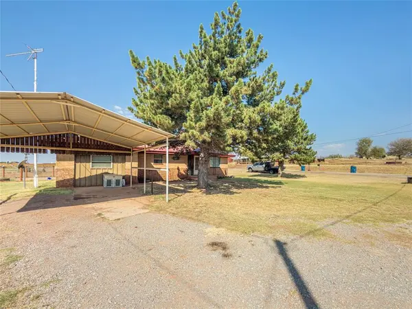 409 W 5th ST, Foss, OK 73647