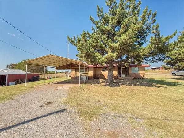 409 W 5th ST, Foss, OK 73647