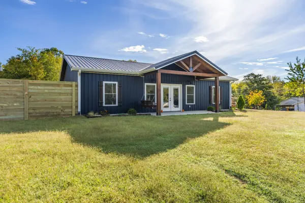 448 Duncan Cir, Lobelville, TN 37097