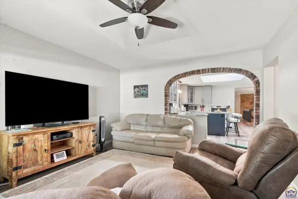 1230 Laing ST, Osage City, KS 66523