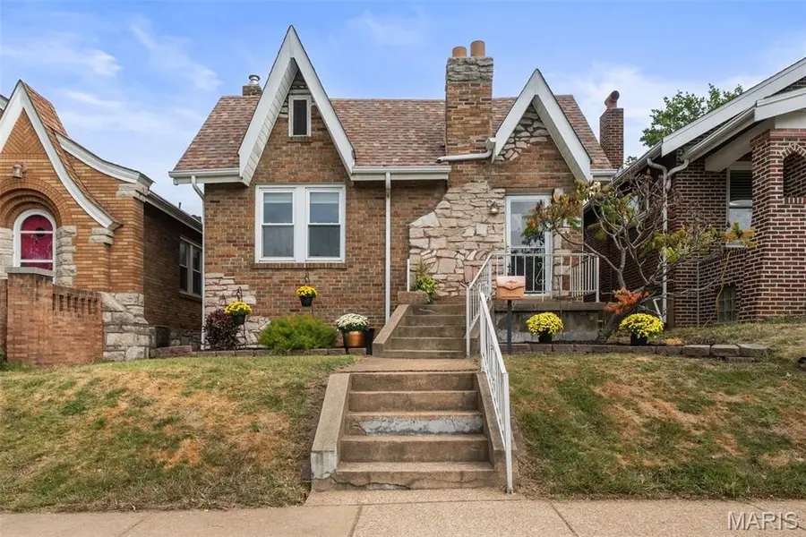 5427 Eichelberger ST, St Louis, MO 63109