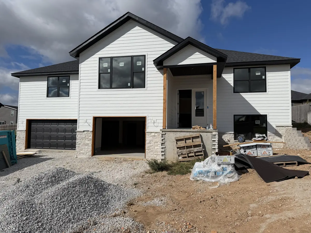 2505 W Pigeon DR, Ozark, MO 65721