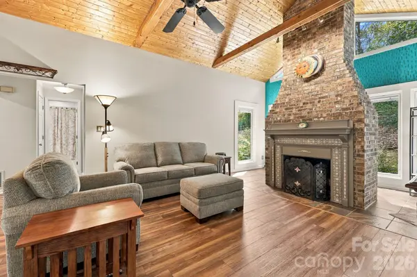 14 Cambridge DR, Candler, NC 28715