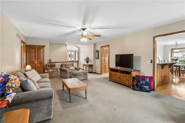 1707 Lynn RD, Excelsior Springs, MO 64024