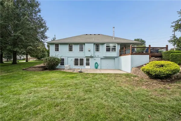 1707 Lynn RD, Excelsior Springs, MO 64024