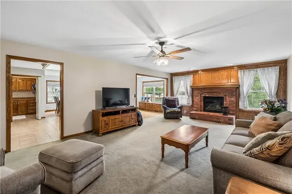 1707 Lynn RD, Excelsior Springs, MO 64024