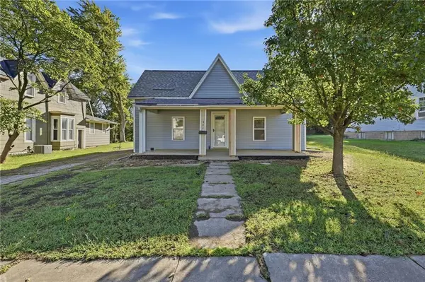 406 S 3RD ST, Odessa, MO 64076