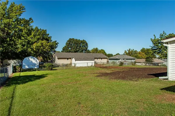 1908 cedar ST, Higginsville, MO 64037