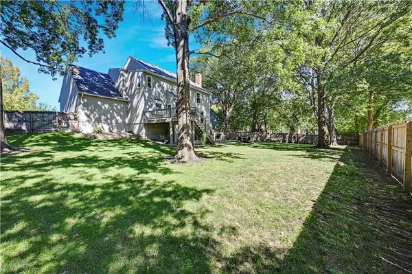 12432 Perry ST, Overland Park, KS 66213
