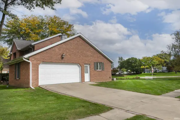 3040 Twin Pines PT, Elkhart, IN 46514