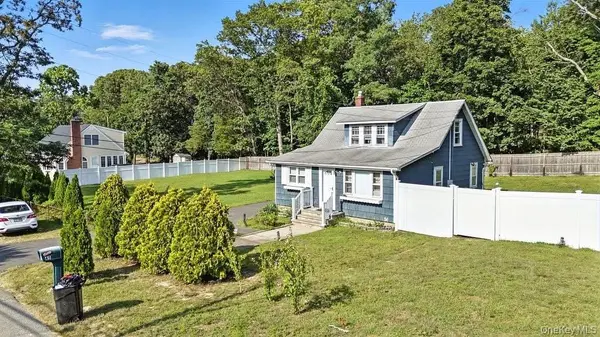 45 Columbus AVE #45, Farmingville, NY 11738