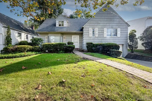 568 Donald LN, Woodmere, NY 11598