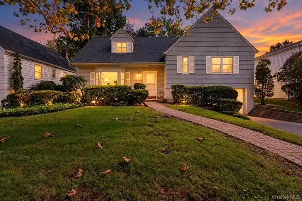 568 Donald LN, Woodmere, NY 11598