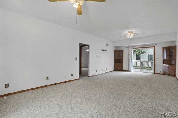 737 E Pearl ST, Staunton, IL 62088