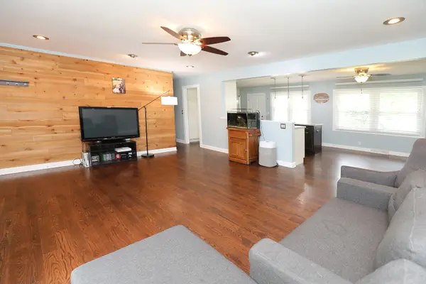 212 Hill AVE, North Aurora, IL 60542