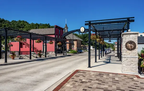 8 S Main ST, Algonquin, IL 60102