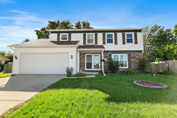 14 Woodridge LN, Streamwood, IL 60107