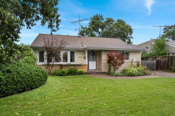 7348 Davis ST, Morton Grove, IL 60053
