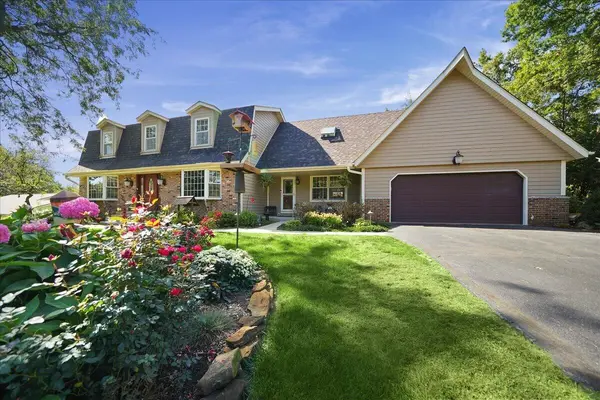 628 Hazelwood PATH, Valparaiso, IN 46385