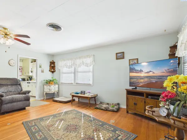 92 Jadwin Ave, Richland, WA 99352
