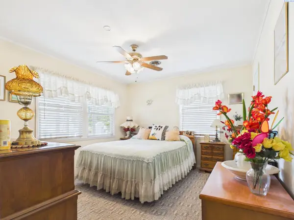 92 Jadwin Ave, Richland, WA 99352