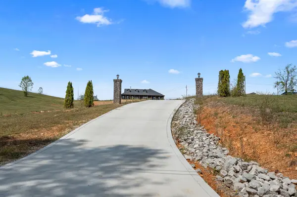 986 E Pin Hook Rd, Sparta, TN 38583