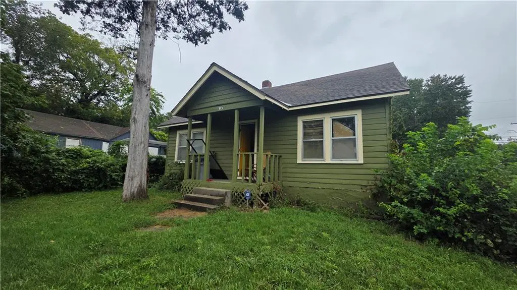 8145 Holmes RD, Kansas City, MO 64131