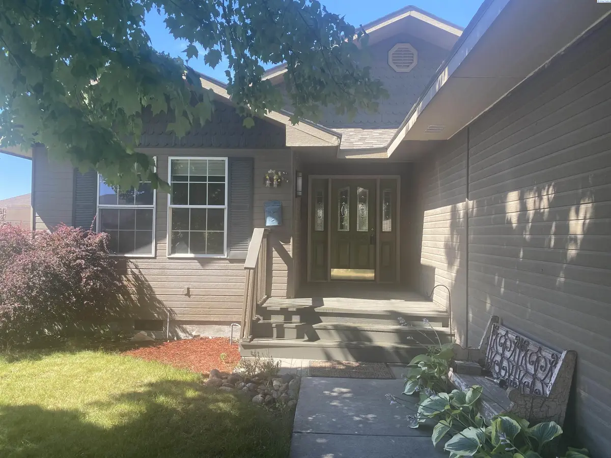 4111 Hilltop Drive, Pasco, WA 99301