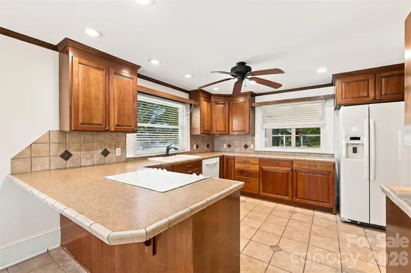 1892 W Memorial HWY, Union Grove, NC 28689