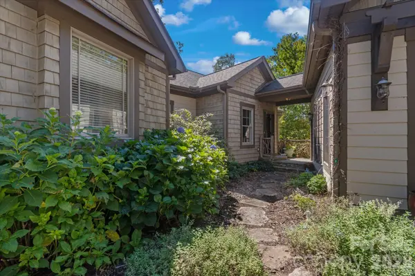 44 Sunset TRCE, Brevard, NC 28712