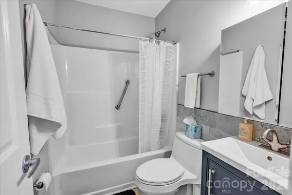 1005 Noles DR, Mount Holly, NC 28120