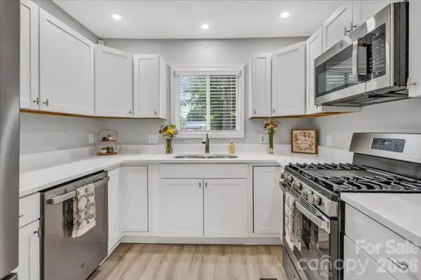 1005 Noles DR, Mount Holly, NC 28120