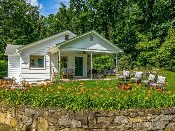 170 Twin Springs RD, Hendersonville, NC 28792