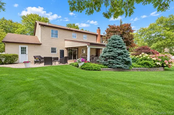 10 Marblestone, South Setauket, NY 11720