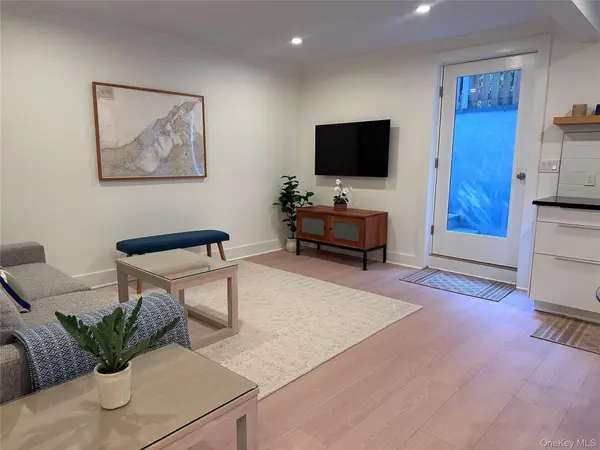82 B Smith ST, Shelter Island, NY 11964