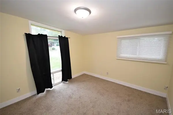 770 Bobbins LN, Florissant, MO 63033