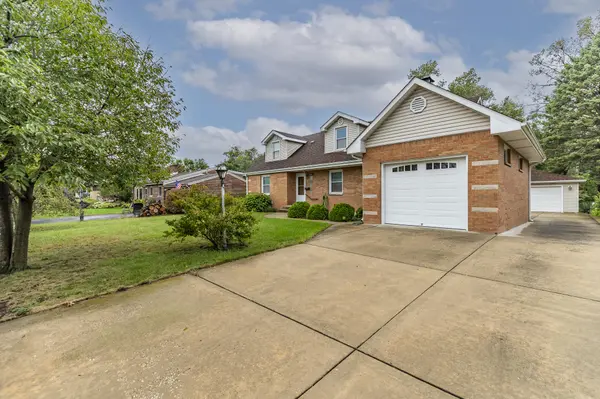 8336 Schreiber DR, Munster, IN 46321
